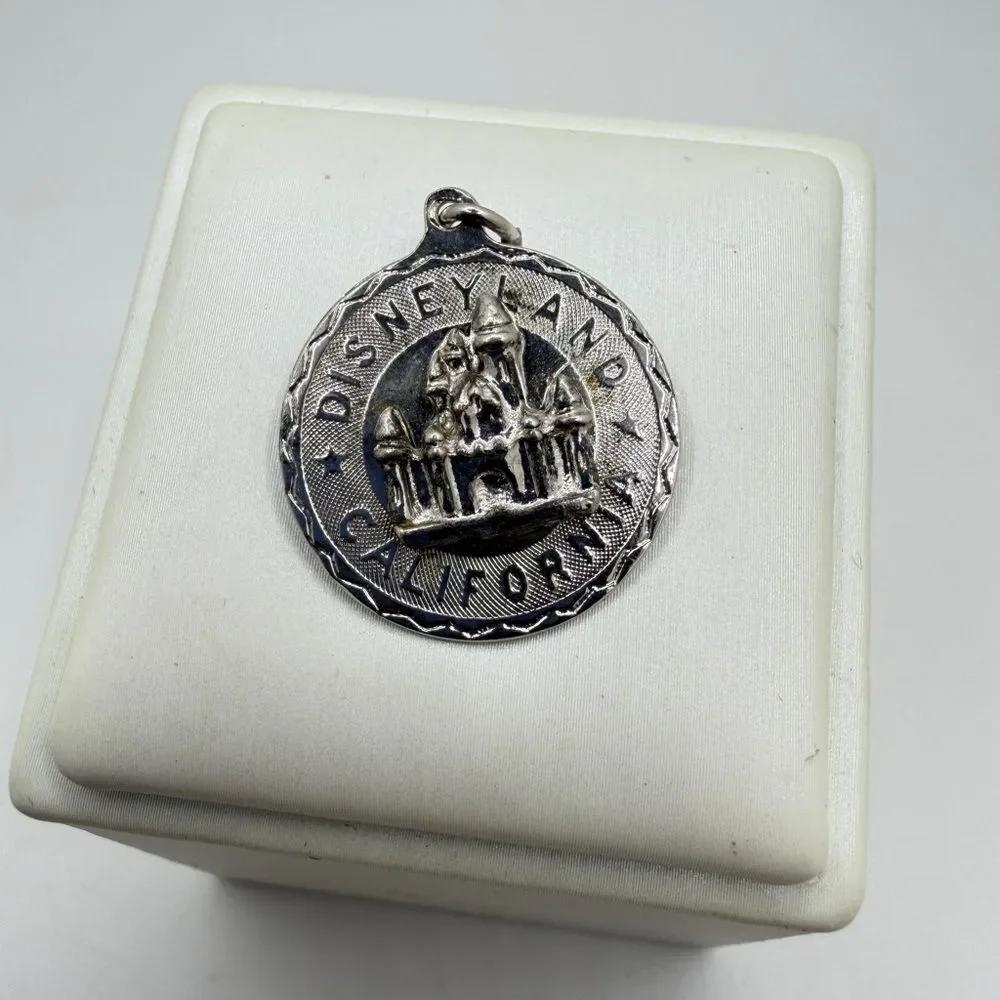 VTG 925 PLATED Disneyland California sterling silver charm/pendant w/ 3D castle!